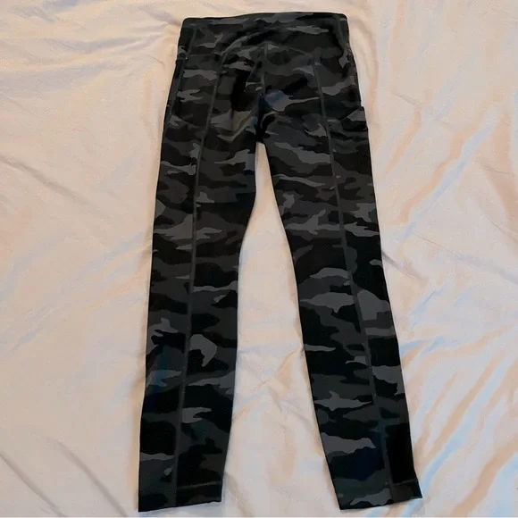 ✨SOLD✨ Athleta Ultimate 7/8 Tight Camo Leggings - Picture 10 of 13